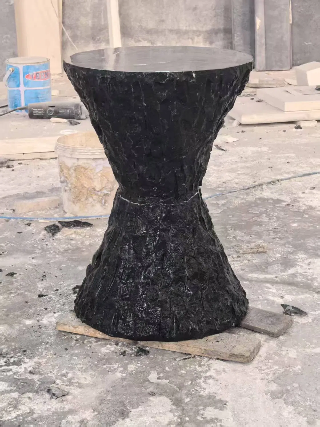 Outdoor Natural Stone Carving Seat Boulder Basalt Black Thick Monolithic Heavy Long Bench for Garden Park Decor and Resting