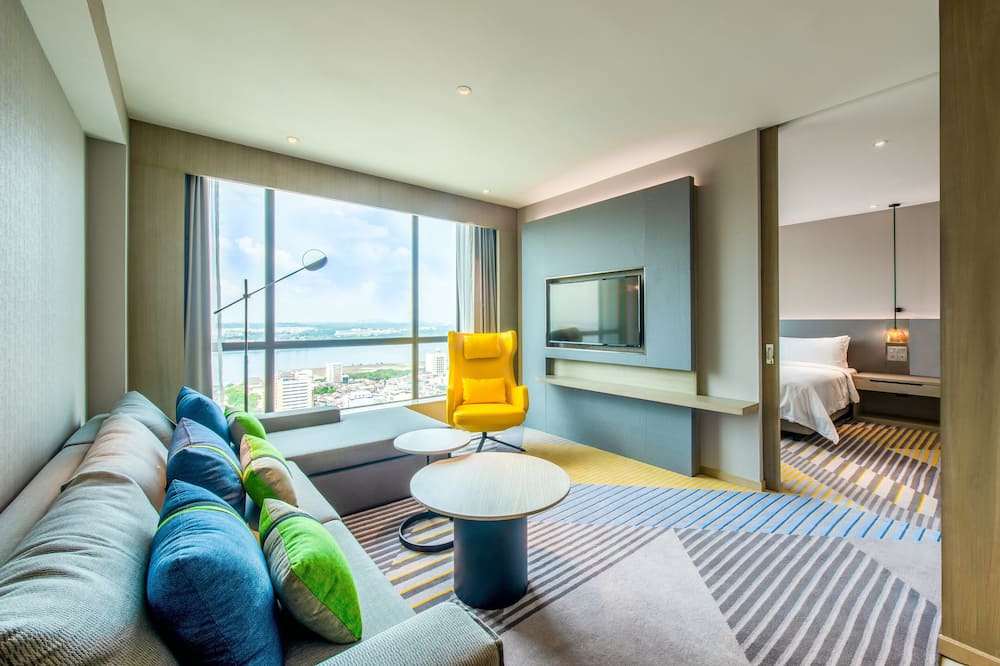 Custom Made Modern European Style 5 Star Wooden Bedroom Furniture Dresser