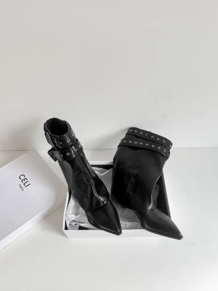 Boot detail 7