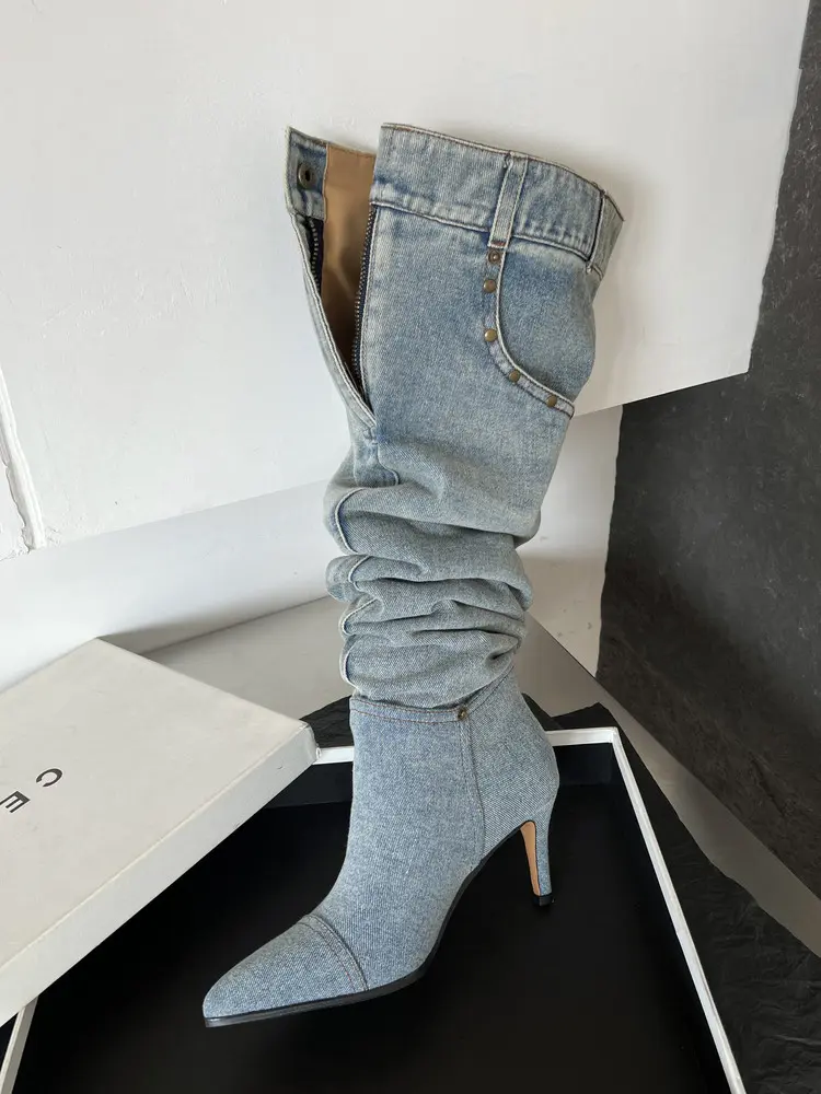 boot display 30