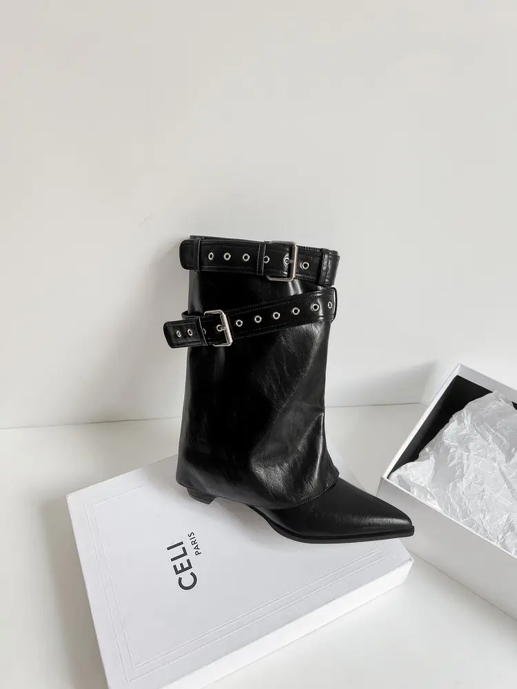 Boot detail 11