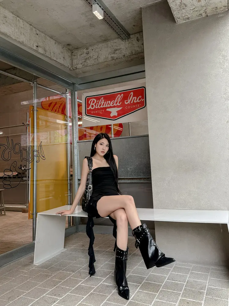 Boot detail 19