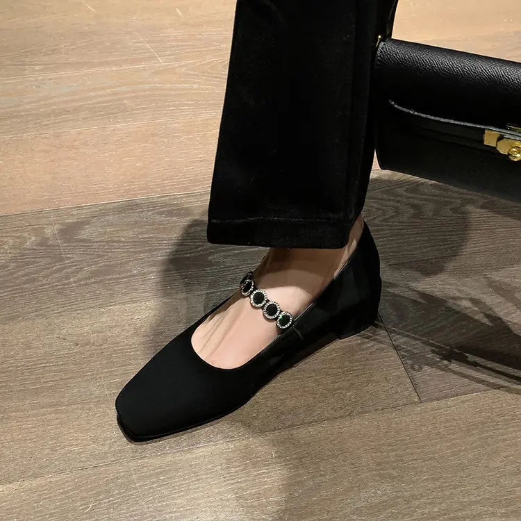 Vintage Suede Pump Detail 11