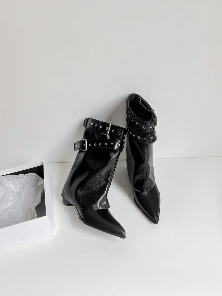 Boot detail 5