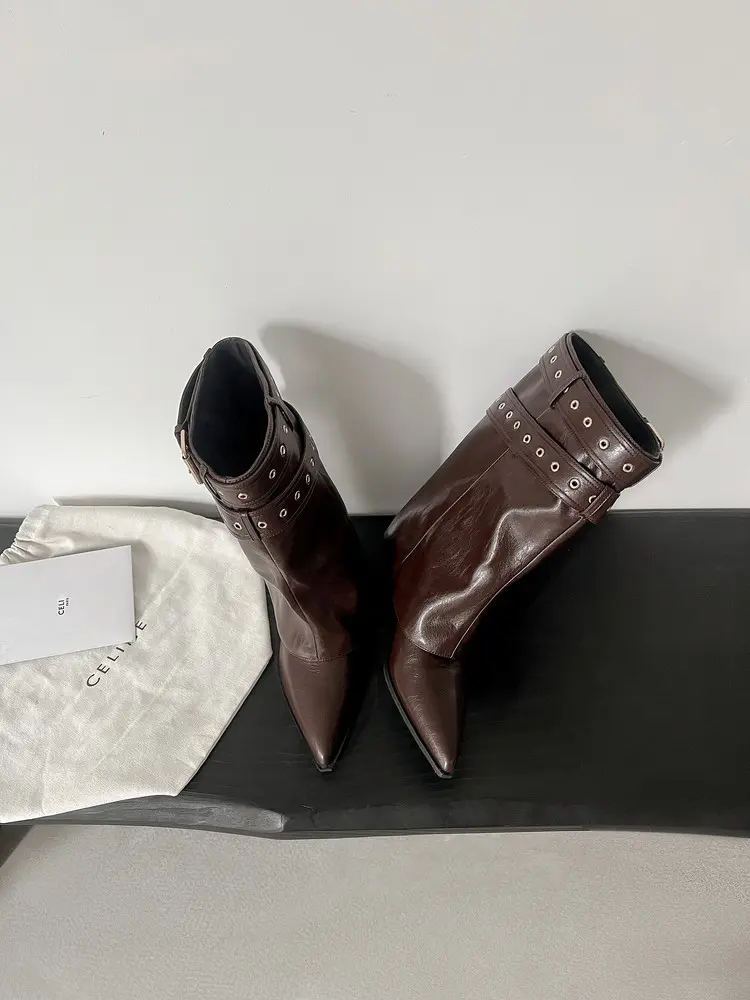 Boot detail 4
