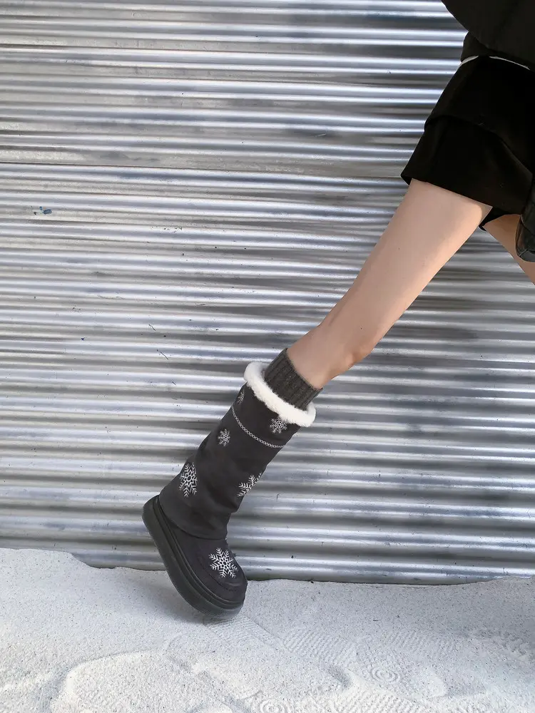 Boot Detail 33
