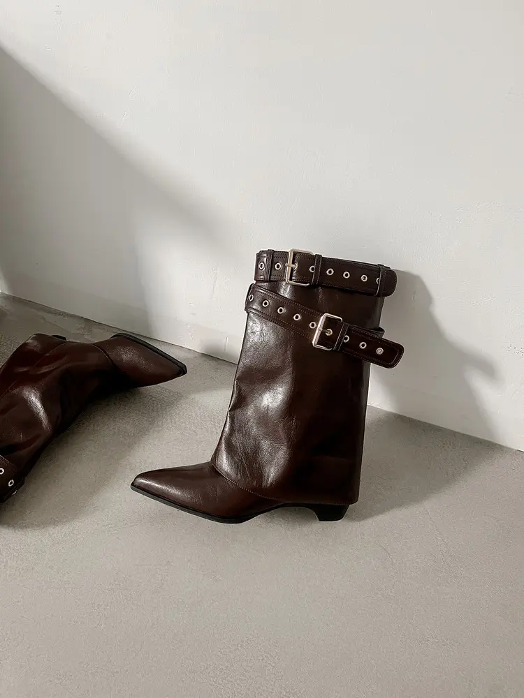 Boot detail 2