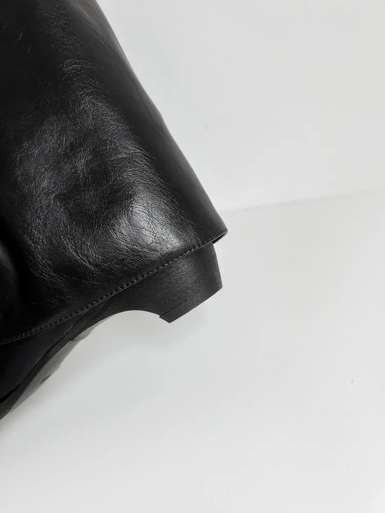 Boot detail 10
