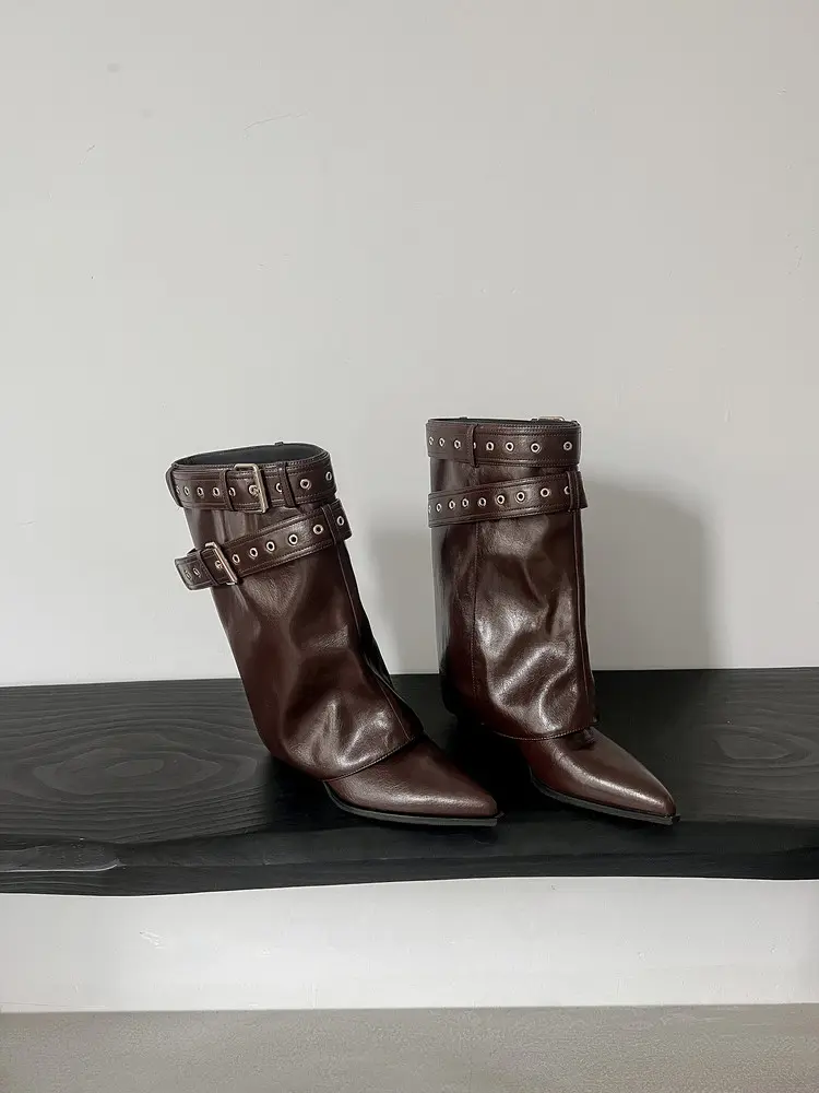 Boot detail 1