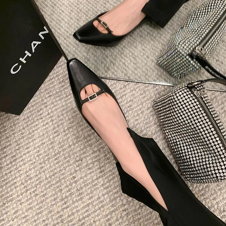 Rhinestone Pumps Detail