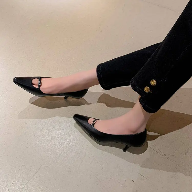 Rhinestone Pumps Detail
