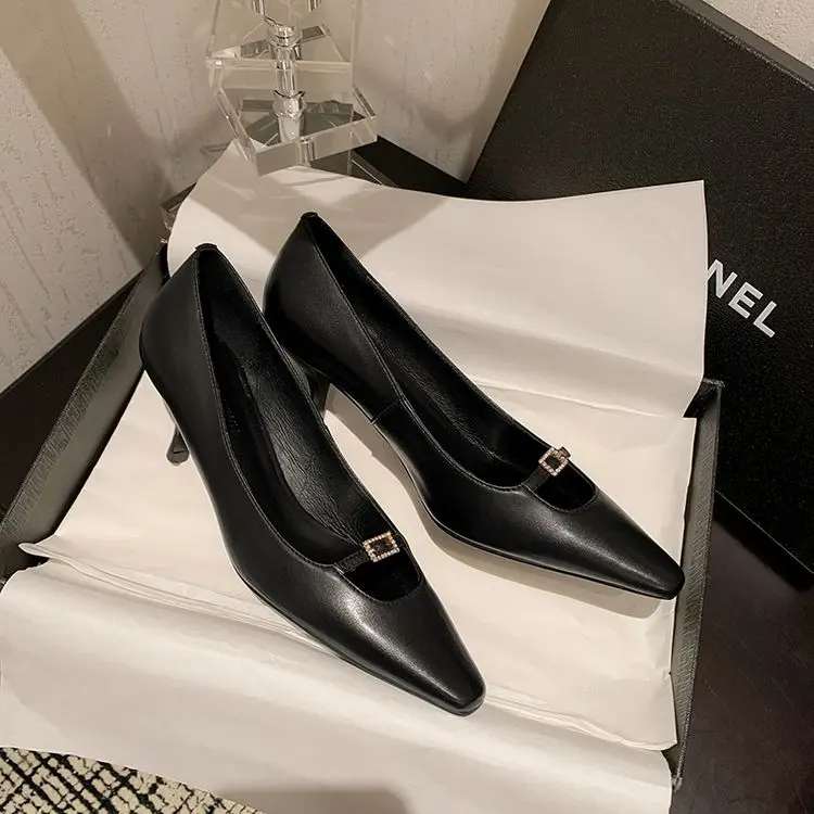 Rhinestone Pumps Detail