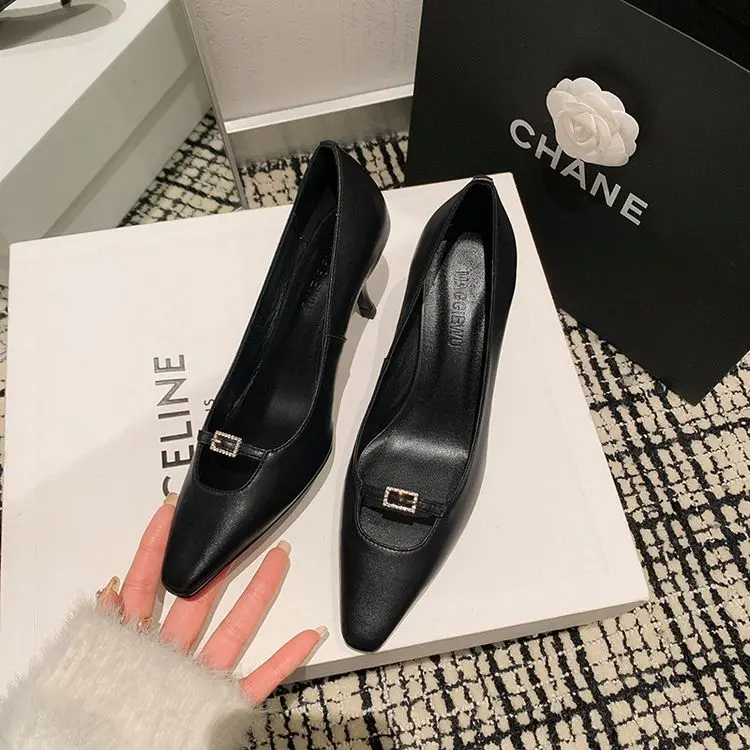 Rhinestone Pumps Detail