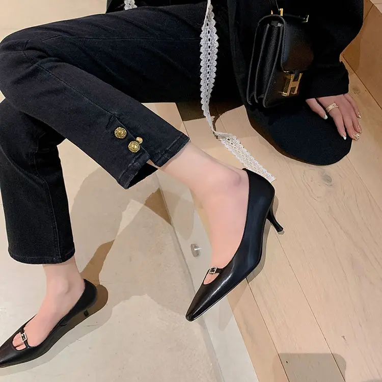 Rhinestone Pumps Detail