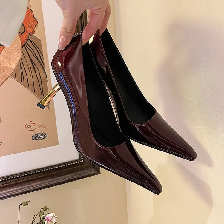 Famous Sculptural Metallic Heel Pointed Pumps from Manufacturer Supplier, Products