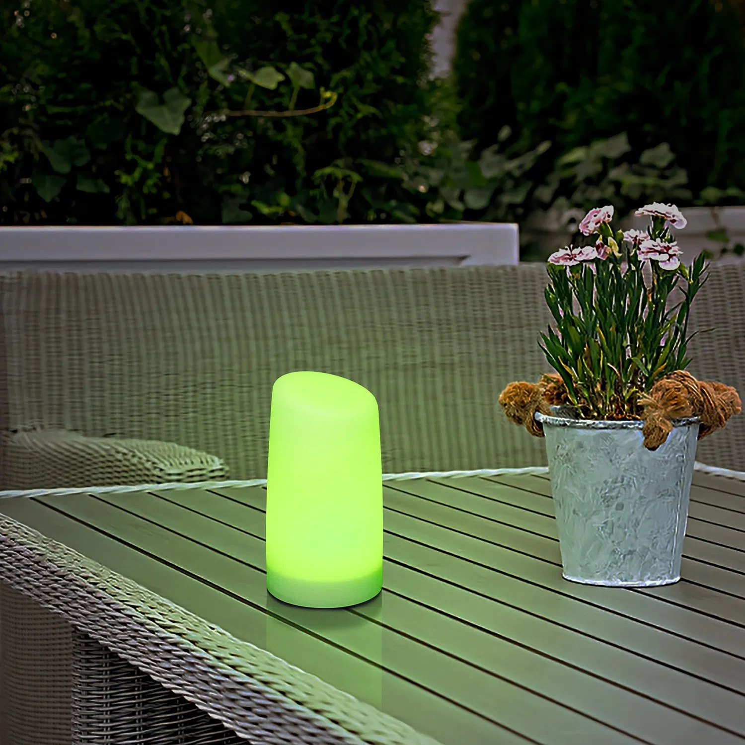 Wholesale Smart Hotel Modern Decorated Cheap Home Portable Table Lava LED Lamp