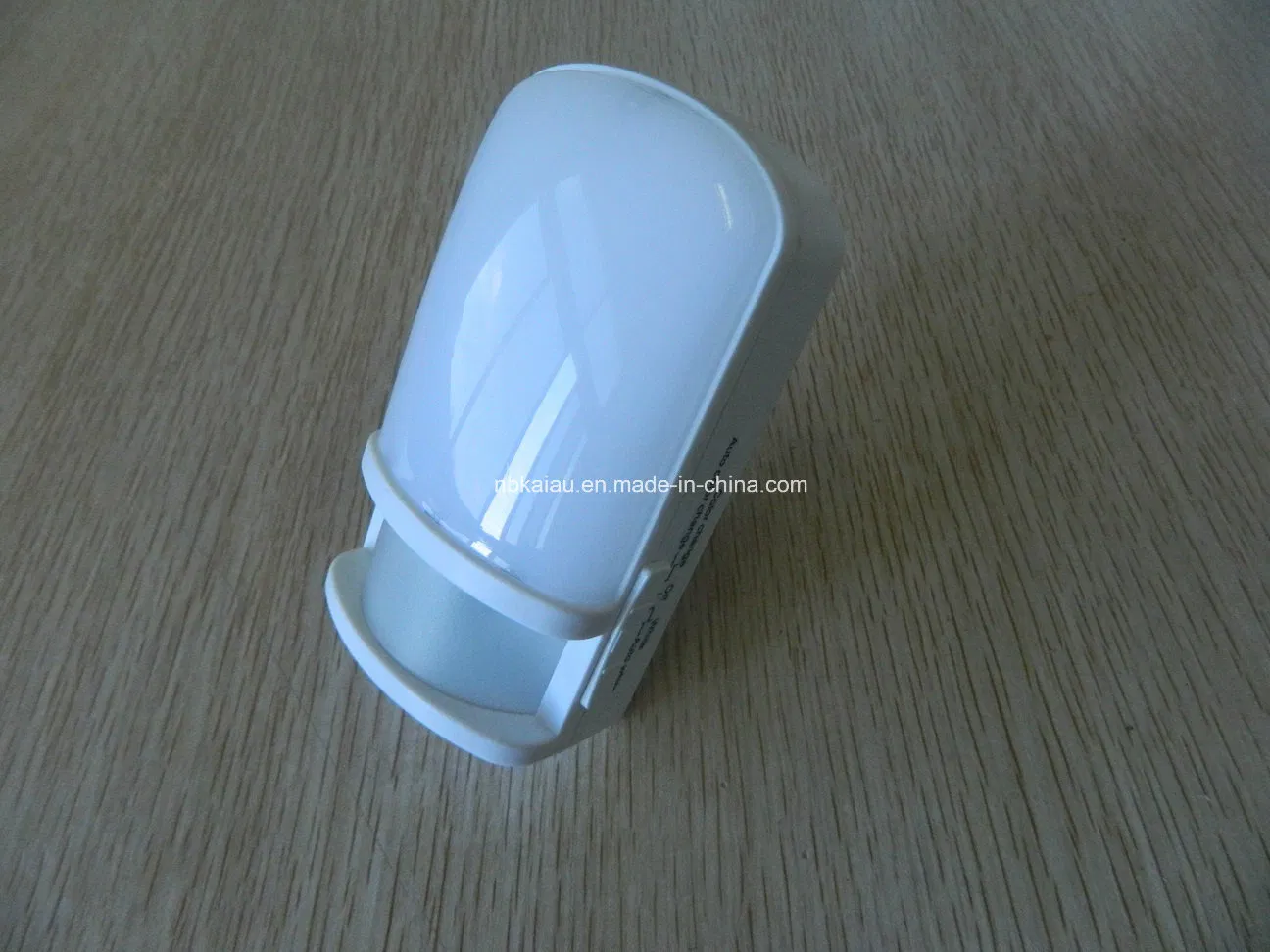 220V UK Plug Europe Plug Day and Night Photo Photocell Sensor Color Change LED Night Light