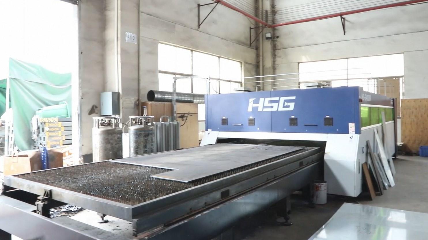 Máquina de gravação a laser de dupla trilha (Double Tracks Laser Scribing Machine) utilizada na fabricação de painéis solares Qlume