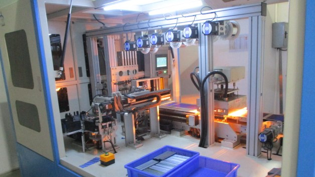 Encadeadora de células G4PV (G4pv Cell Stringer) para montagem de painéis solares de alta eficiência Qlume