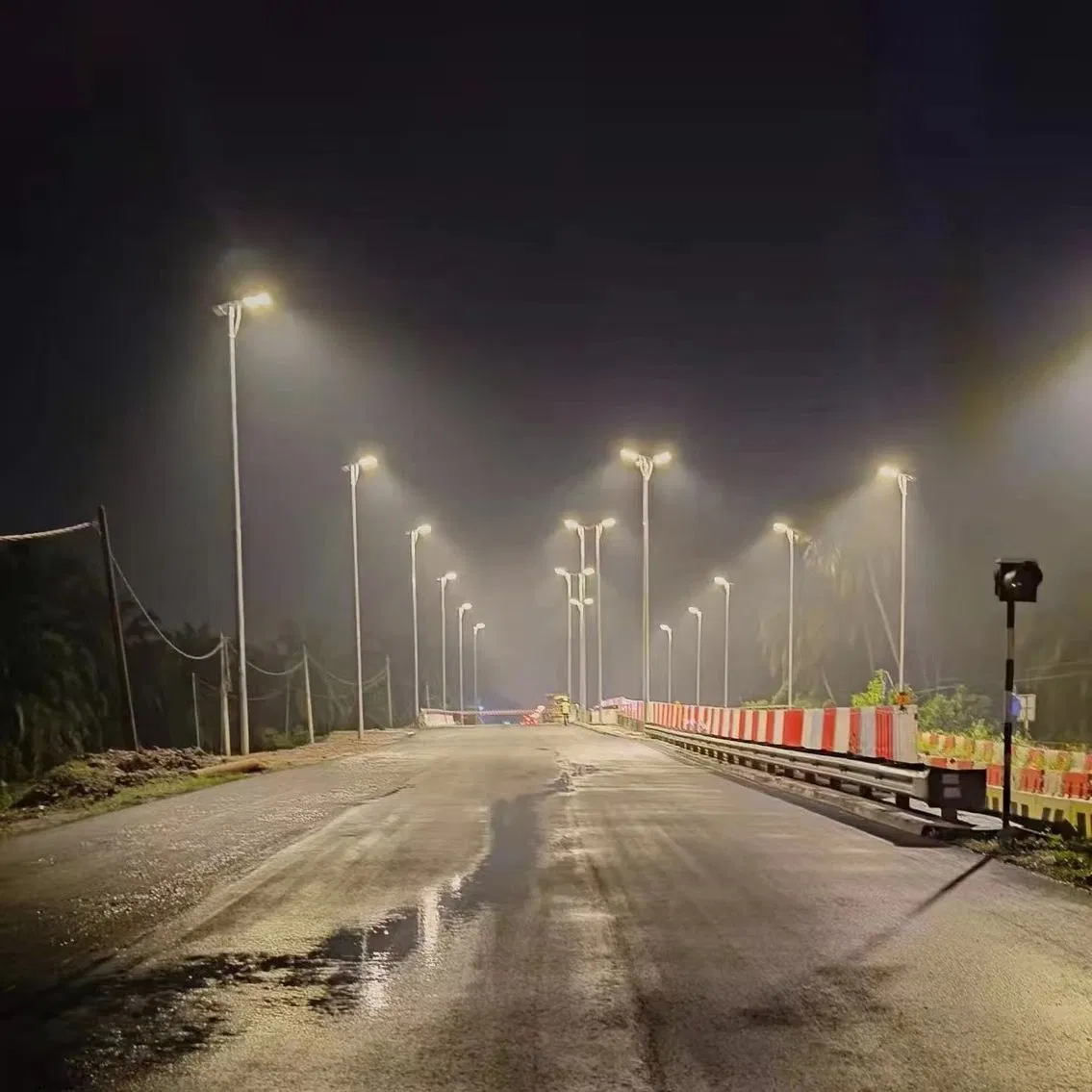 Luzes de Rua Solares LED Inteligentes Integradas para Exterior com Gateway Zigbee Lora IoT
