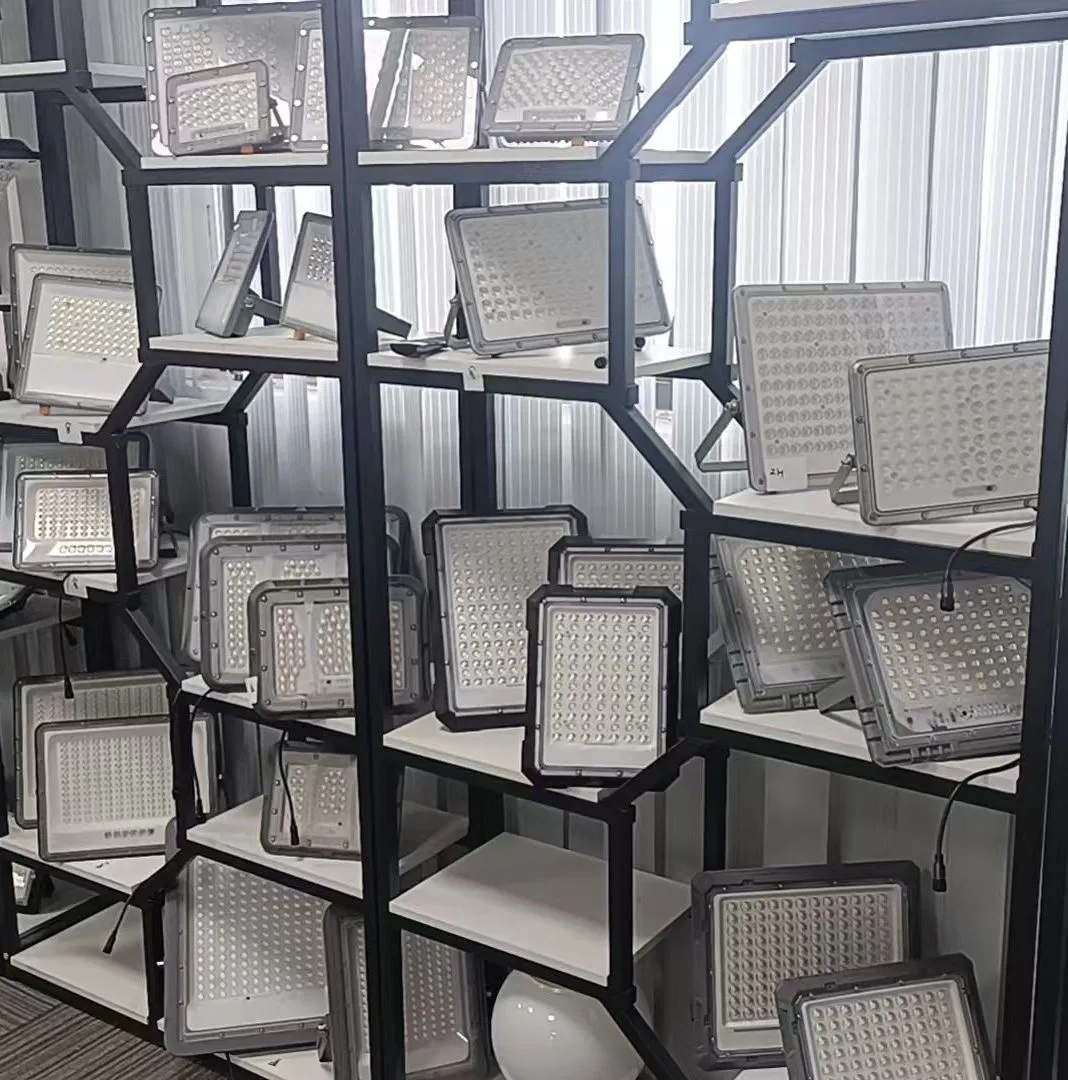 Luz de Inundação LED com Sensor de Movimento Solar de Alto Desempenho para Exteriores