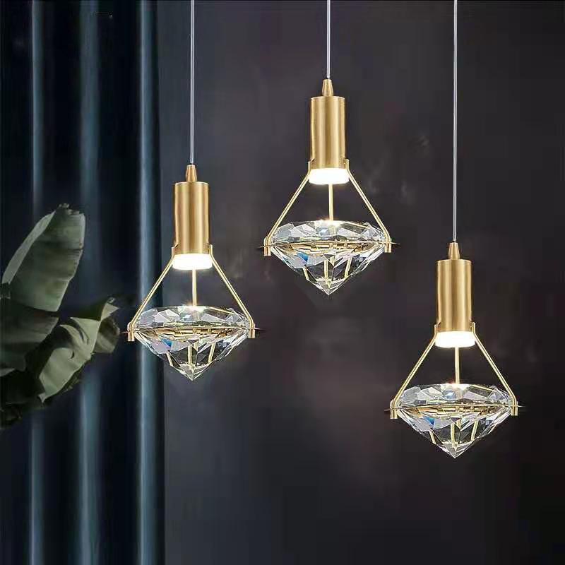 Luzes Pendentes de Cristal Cortado em Diamante e Latão (Conjunto de 3) : Iluminação Moderna Glamourosa)