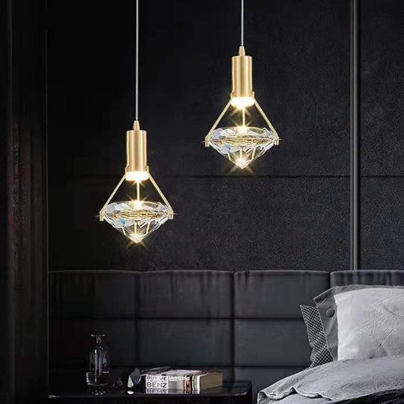 Luzes Pendentes de Cristal Cortado em Diamante e Latão (Conjunto de 3) : Iluminação Moderna Glamourosa)
