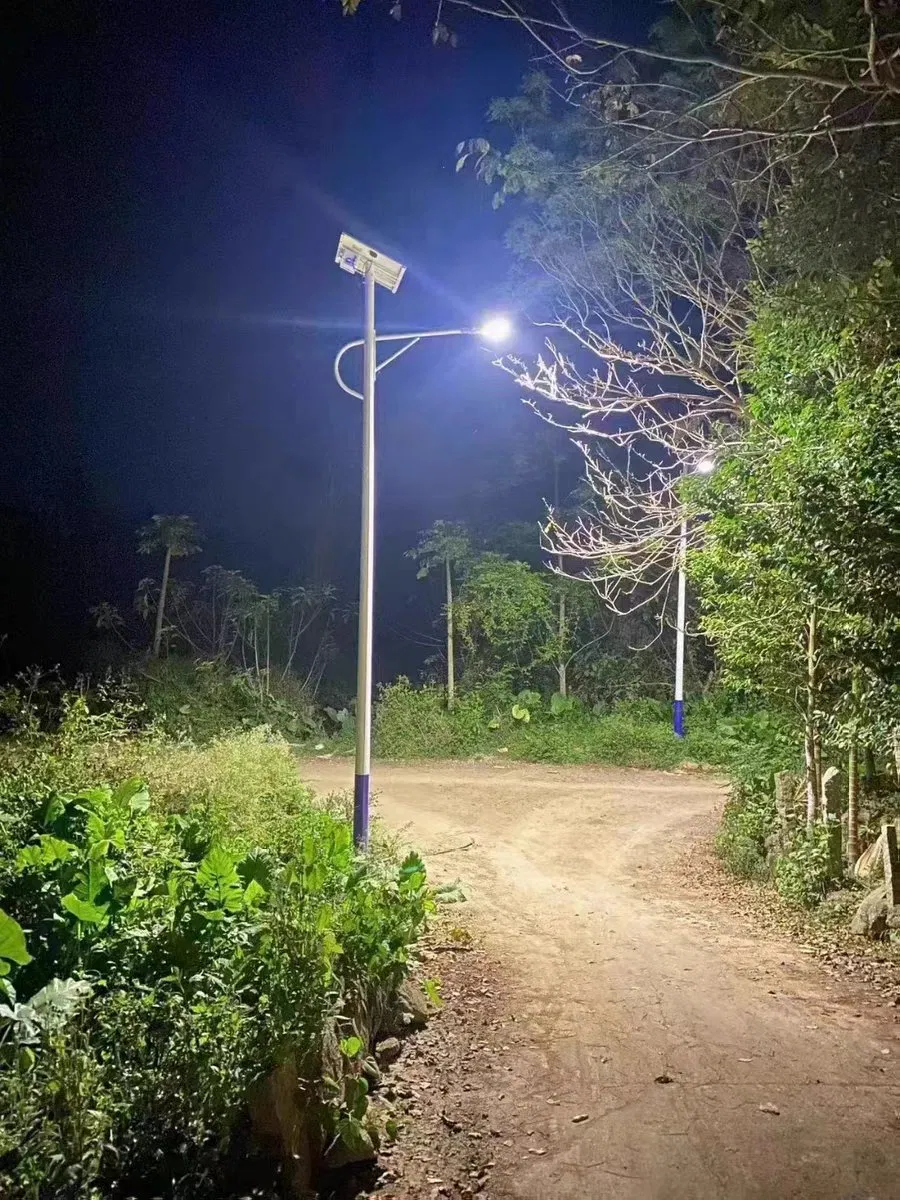 Lâmpadas de Rua LED Regulares e Solares para Iluminação de Estradas Externas Alta Brilho Economia de Energia Suporta Personalização de Altura Potência e Temperatura de Cor