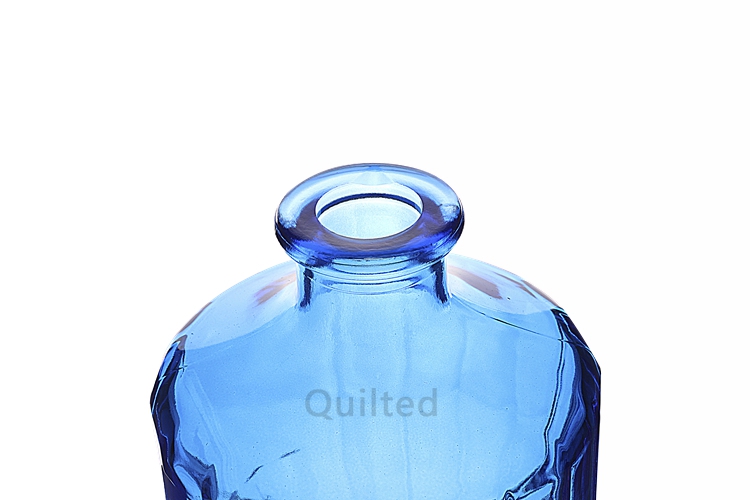 China Design 500 ml liquor glass vodka bottle with cover  Manufacturers, Suppliers