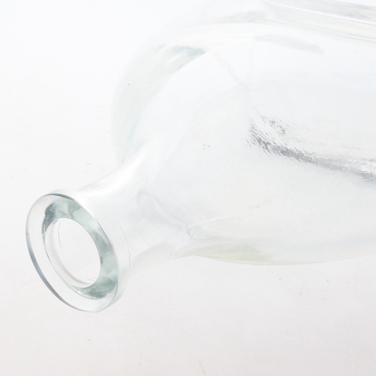 China 700ml Clear Whiskey XO Glass Bottle Supplier, Suppliers