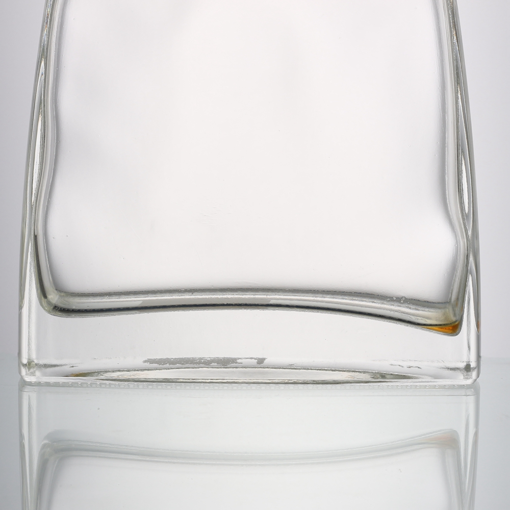 China unique clear glass 700 ml flat shape liquor bottle  Manufacturers, Suppliers