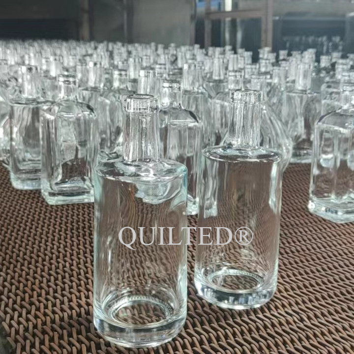 Wholesale 700 ML BELLAGIO Spirit Glass Bottle Flint Cork Finish  Manufacturers, Suppliers