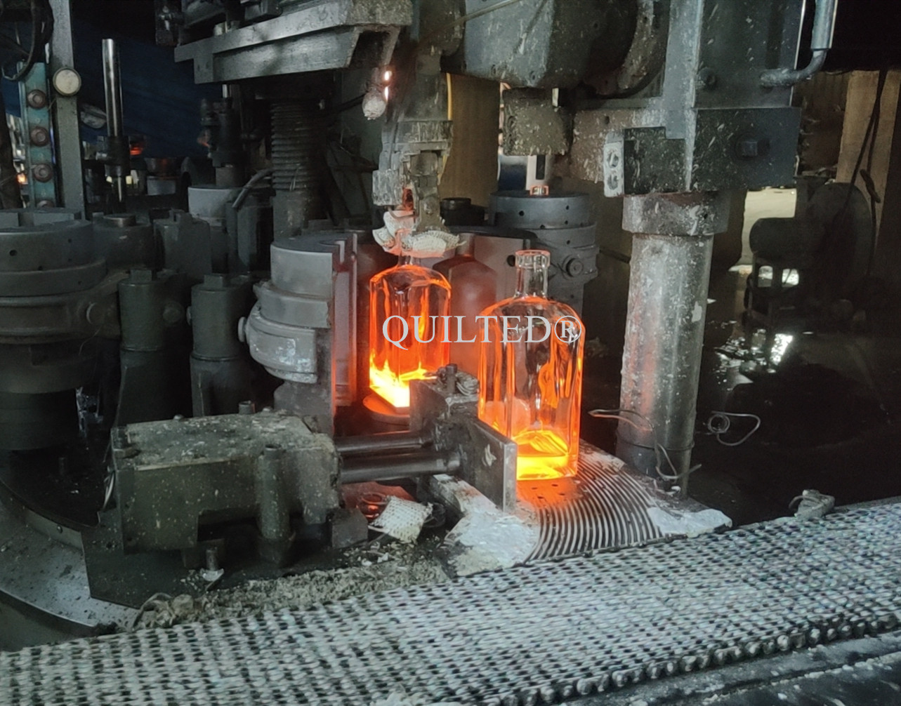 China 700 ml 750 ml Clear Glass Desiree Liquor Bottles Supplier, Suppliers