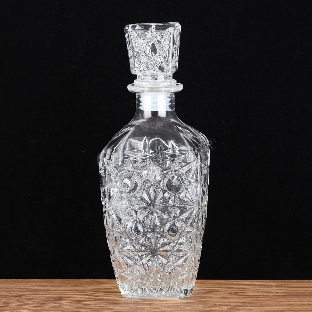 China 700 ml square shape liquor glass whisky bottle  Manufacturer, Manufacturers