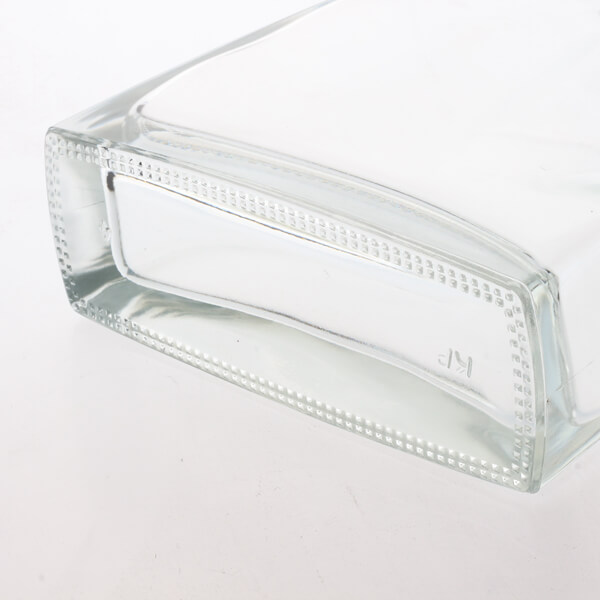 Wholesale 700ml Clear Flat Square Shape Liquor Bottle with Screw Top Manufacturers, Supplier