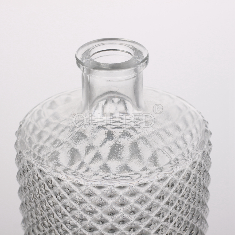 China 1000 ml elegant liquor glass tequila bottle Manufacturers, Supplier