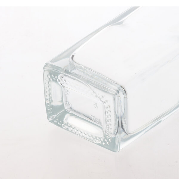 Wholesale 700ml clear trapeziod shape glass alcohol bottles Manufacturers, Supplier
