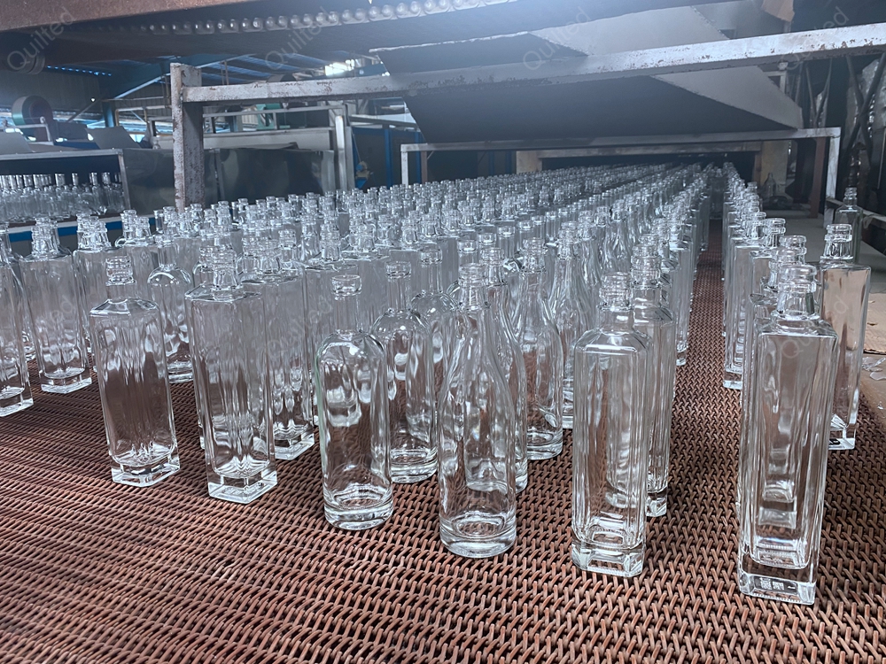 Wholesale 500 ml 750 ml 1000 ml clear liquor glass bottle  Manufacturers, Suppliers