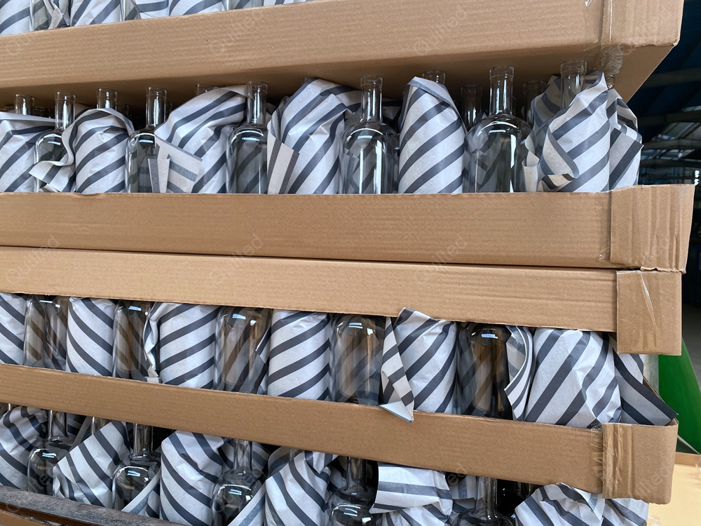 Wholesale 500 ml 750 ml 1000 ml clear liquor glass bottle  Manufacturers, Suppliers