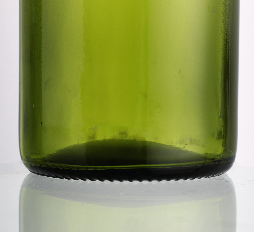 China 500 ml green color champagne wine glass bottle with cover  Manufacturer, Supplier