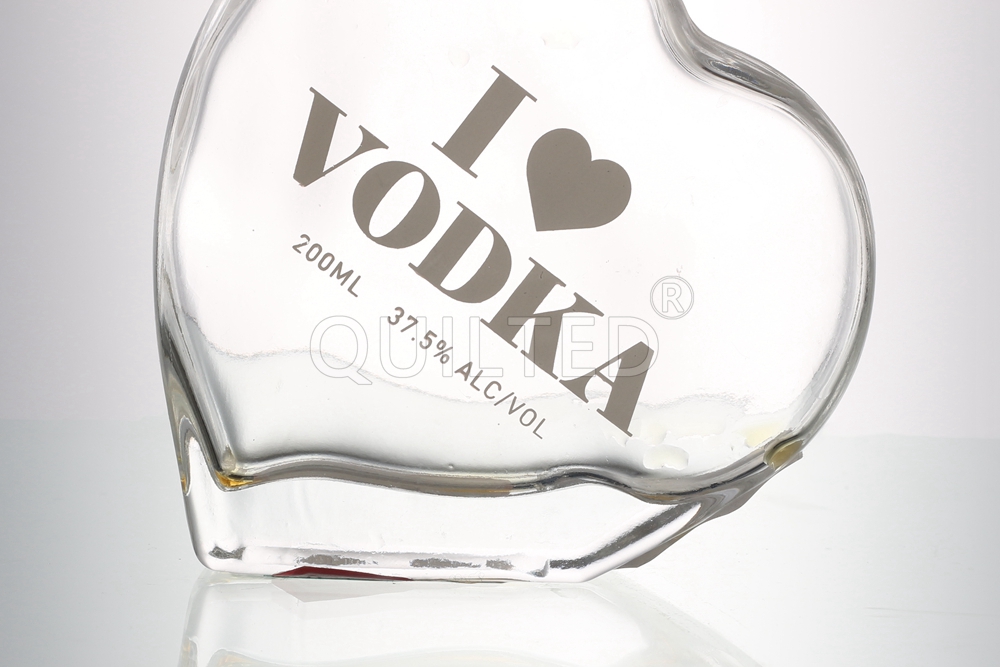 China 200 ml heart-shaped clear liquor glass bottle  Supplier, Suppliers