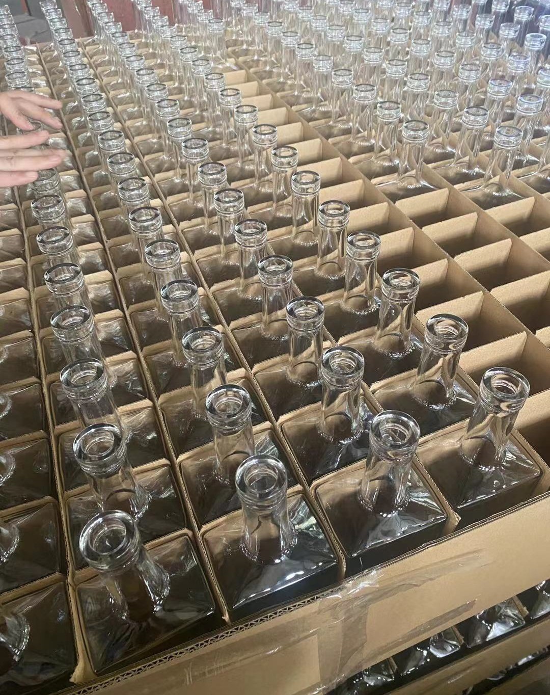 China Glass Vodka Bottle Manufacturer, Supplier