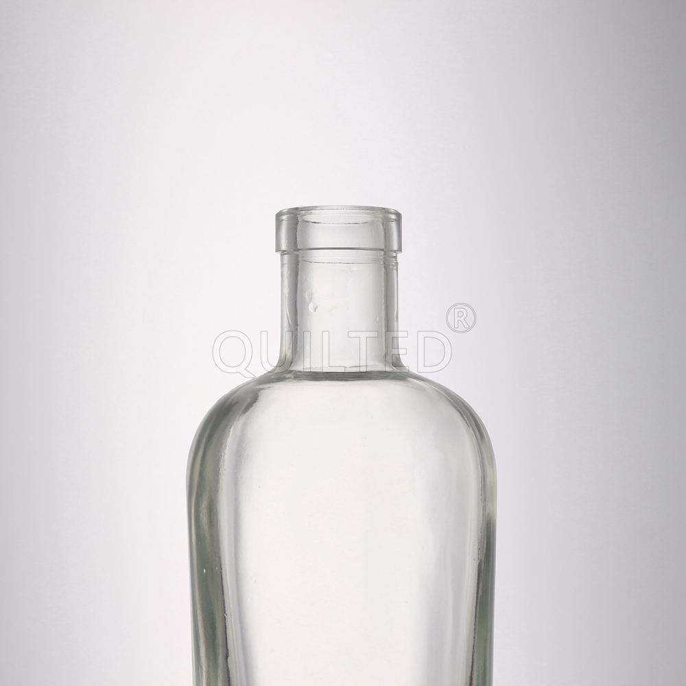 China Deisgn round 500 ml liquor glass gin bottle with cork