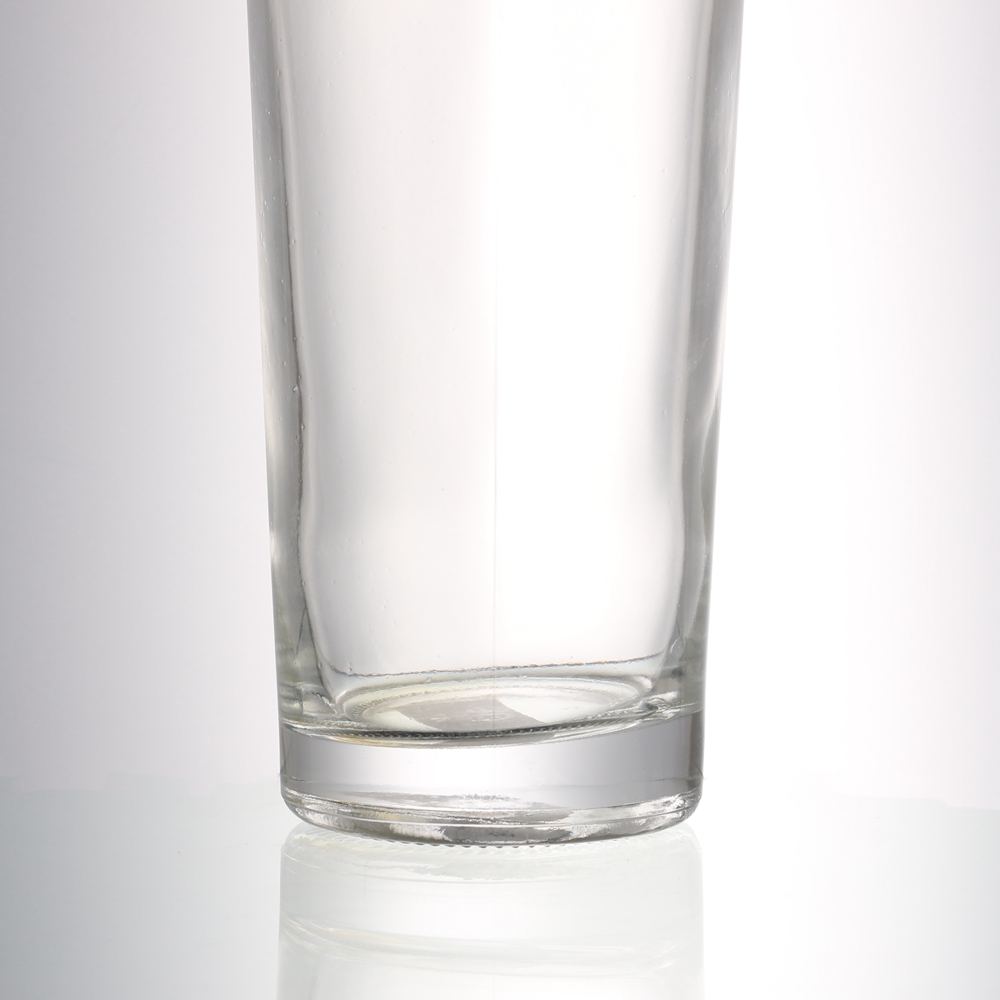 China Pretty 700 ml liquor glass bottle with stopper  Manufacturers, Suppliers