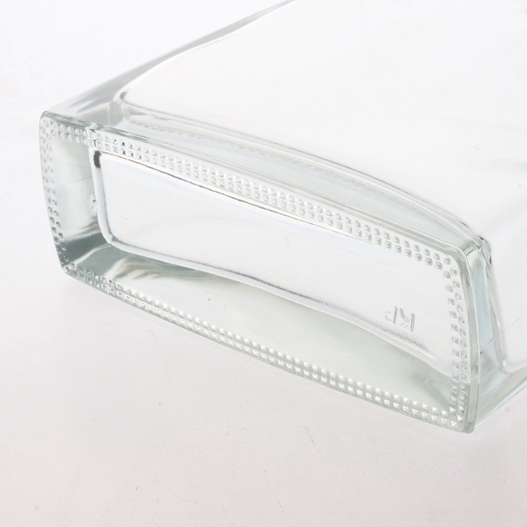 China 700ml Clear Trapezoidal Liquor Glass Decanters Manufacturers, Supplier