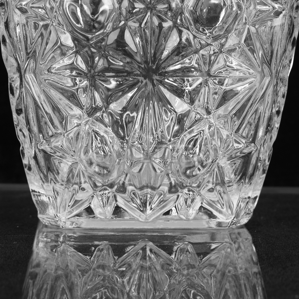 China 700 ml square shape liquor glass whisky bottle  Manufacturer, Manufacturers