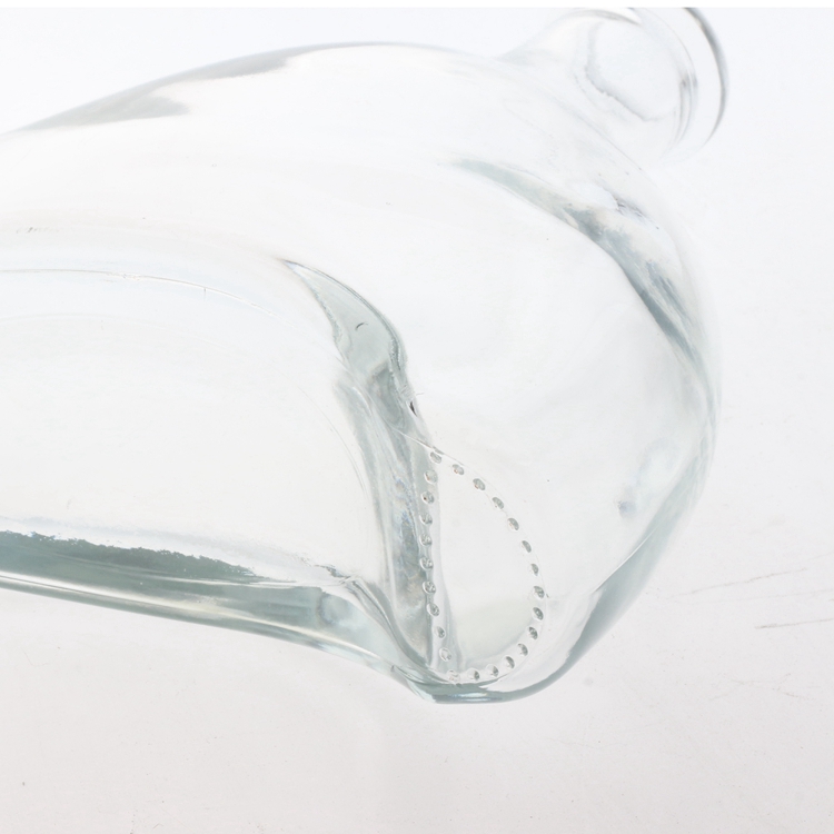 China 700ml Clear Whiskey XO Glass Bottle Supplier, Suppliers