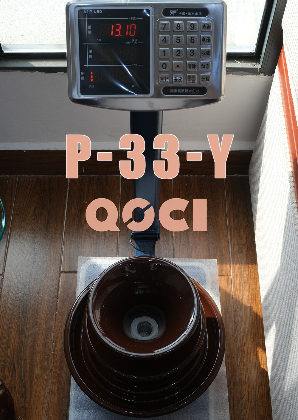 P-33-Y pin insulator display 3