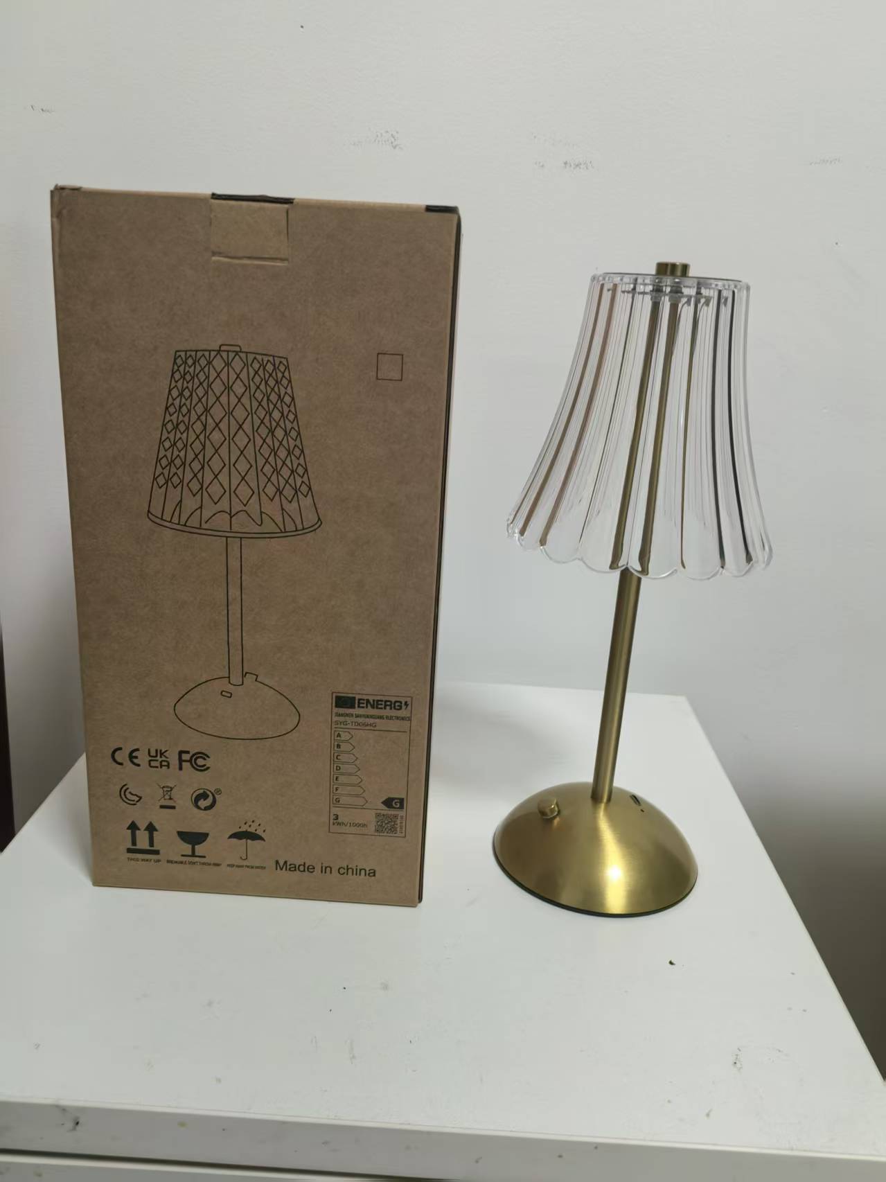 Hot-selling Bedside Table Lamp Led Night Lights Battery Powered Touch Control Eco-Friendly Eye Caring Contemporary