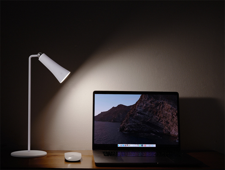 New Design Multi-function Wall Mount Clip-on Bedroom Table Lamp 4 in 1 Rechargeable Eye Caring Desk Lamp with Magnetic Suction